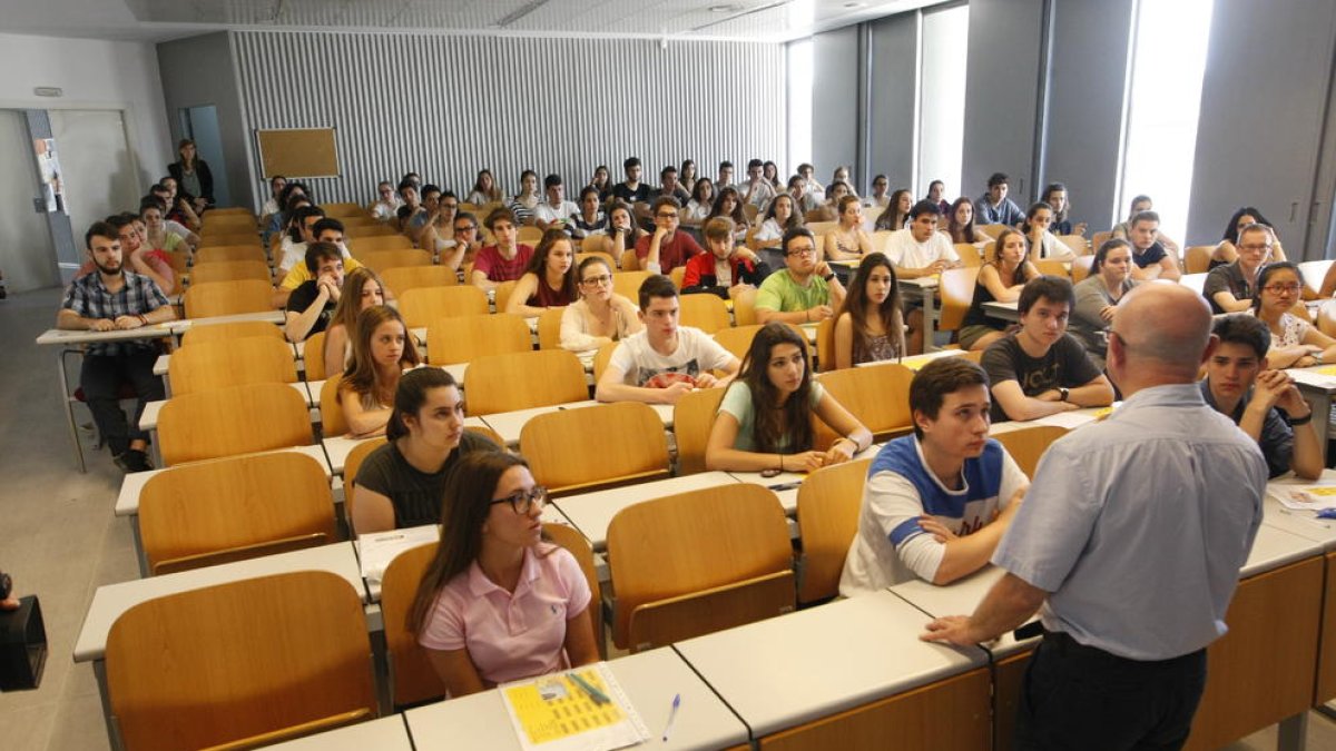 Alumnes a la selectivitat del juny de l’any passat.