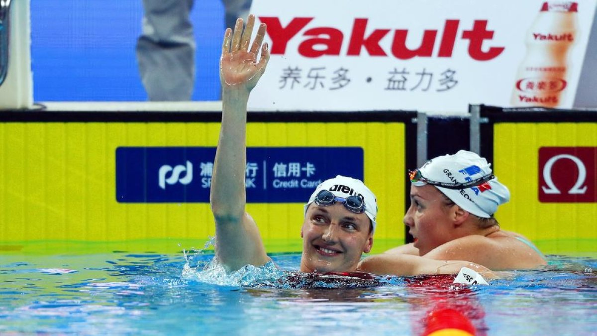 Katinka Hosszu celebra el triomf a la piscina de Hangzhou.