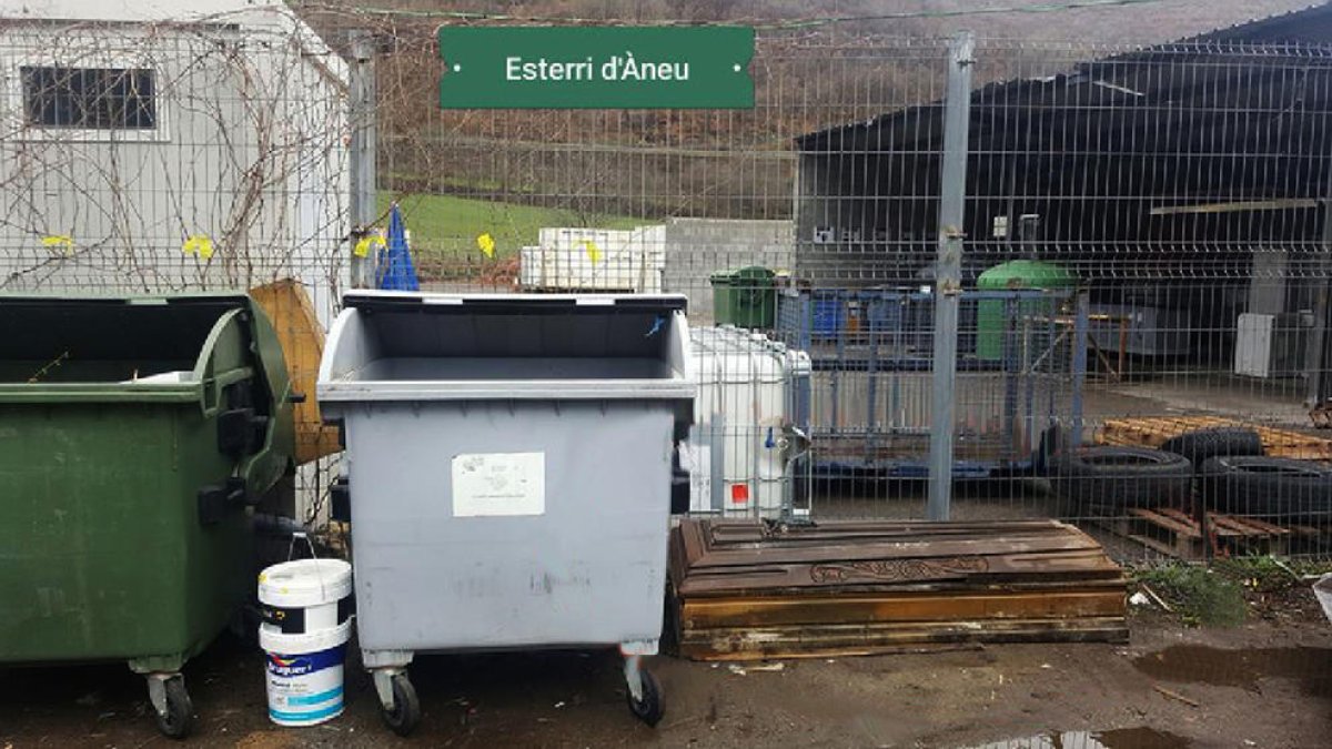 El fèretre trobat dissabte passat a la deixalleria d’Esterri.