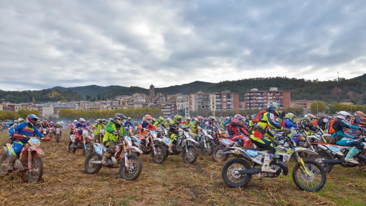 La prueba de enduro reunió a cerca de 300 pilotos en Oliana.