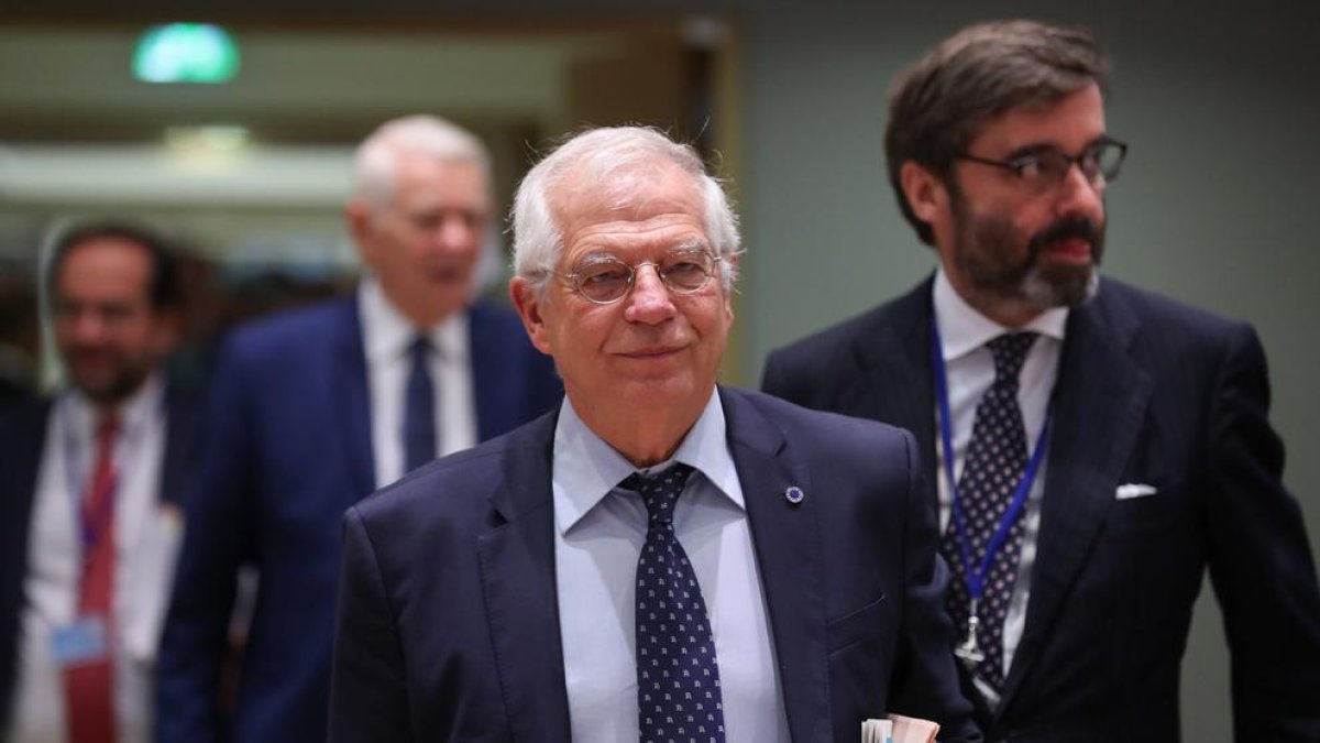 El ministro Borrell, ayer.