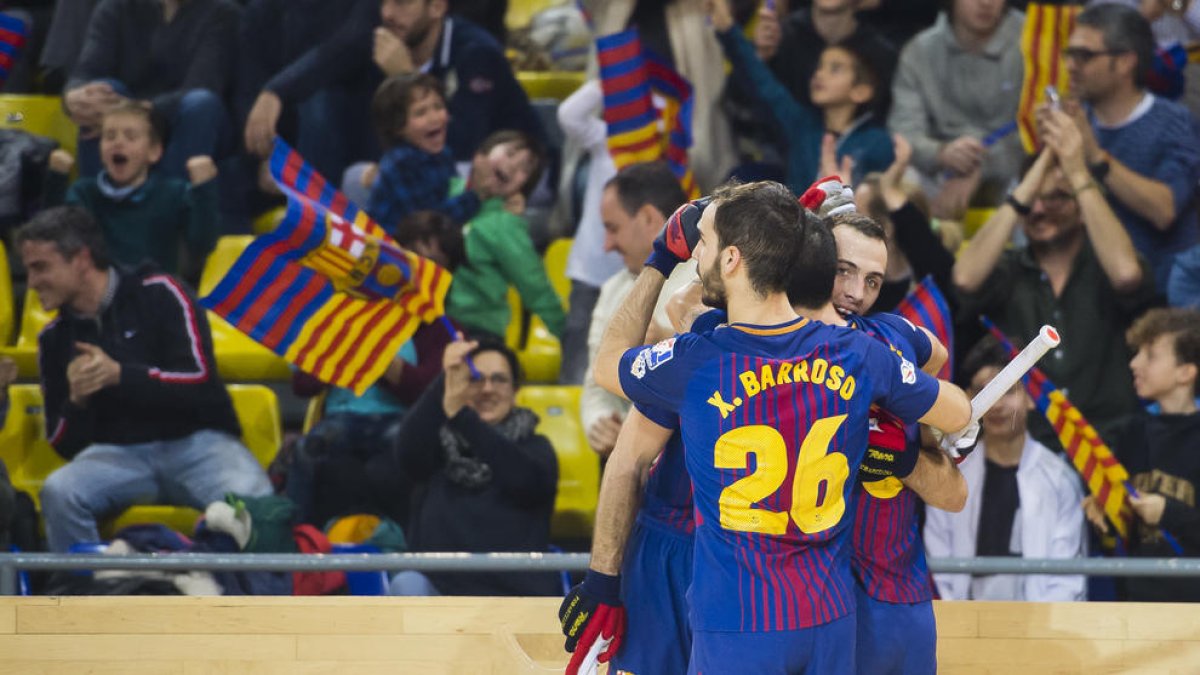 Los jugadores del Barça celebran uno de los cuatro goles marcados ayer al Reus.