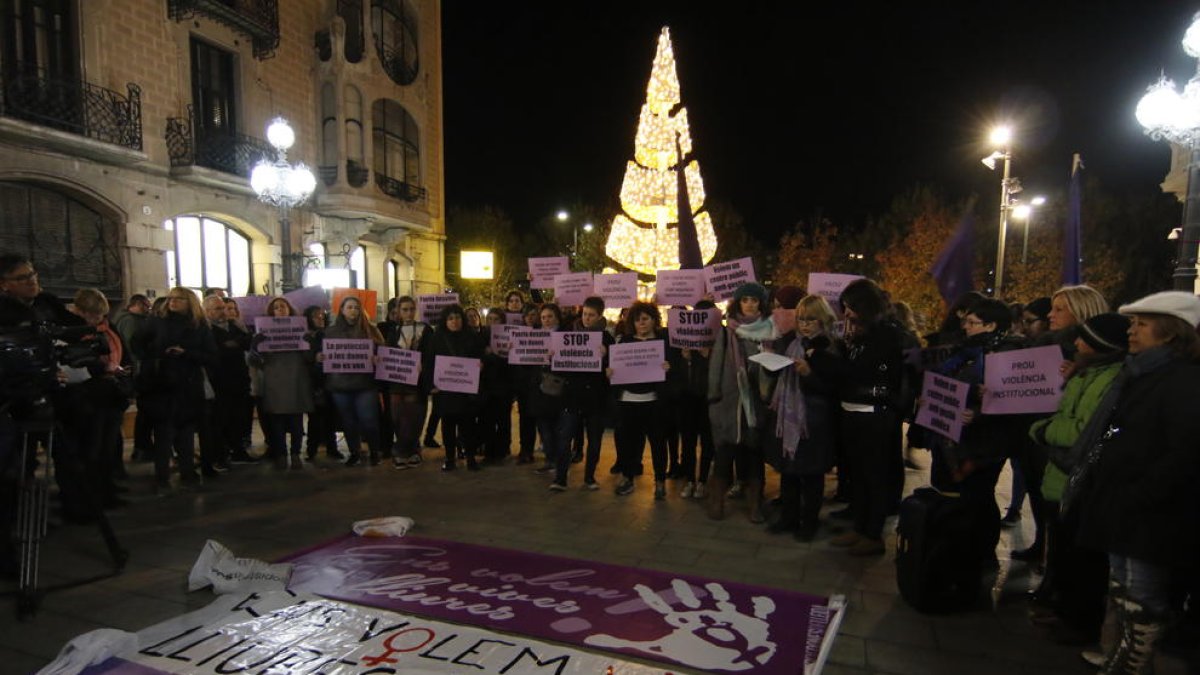 Imagen de archivo de una protesta en Lleida contra la violencia machista.
