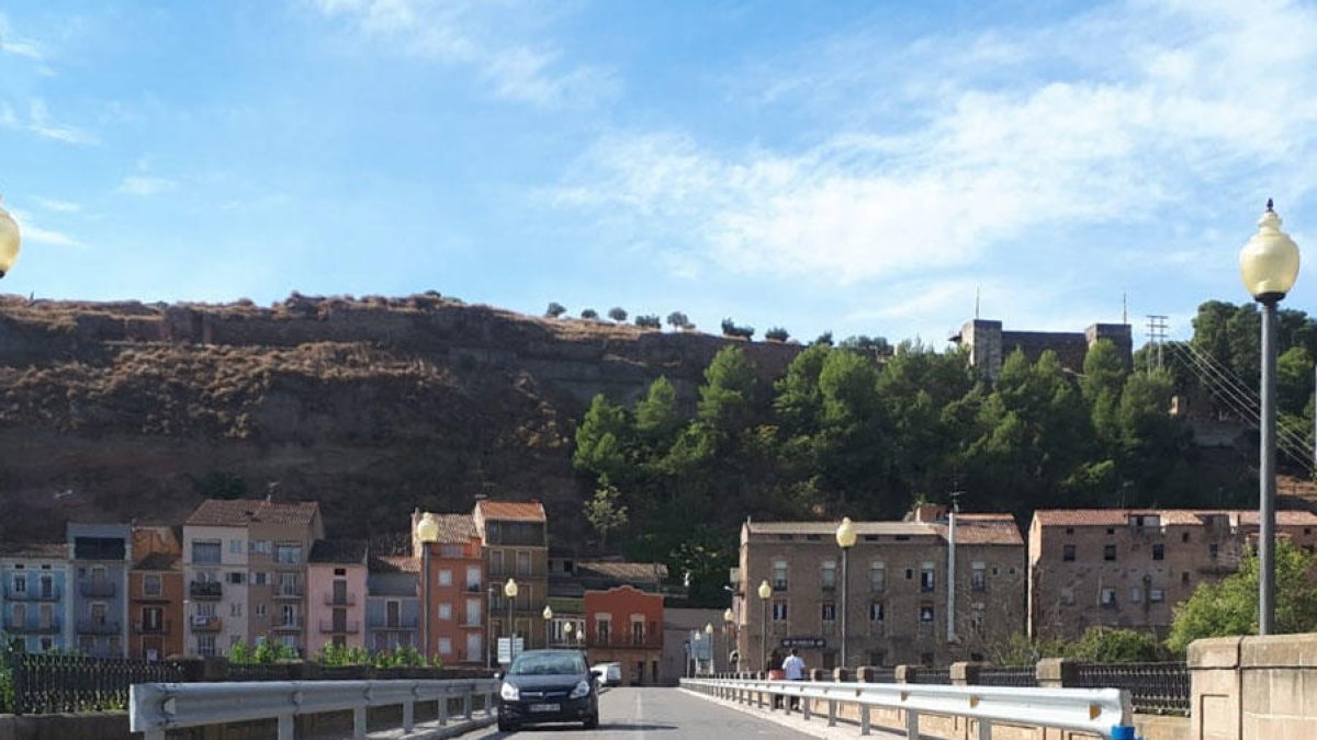 El puente de Sant Miquel que da acceso a la carretera de Àger.