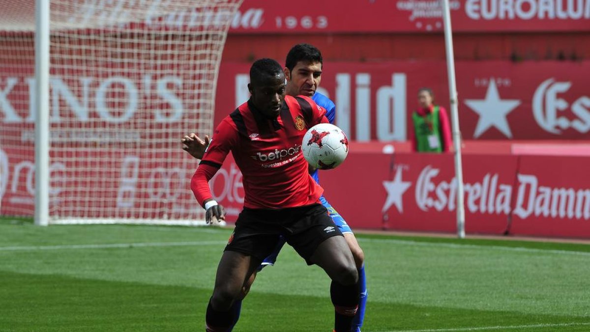 El nigeriano Cedric Omoigui durante un partido del Mallorca esta temporada.