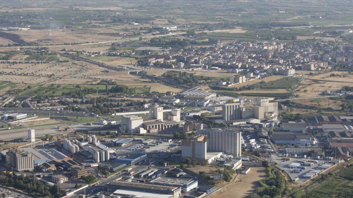 Imagen aérea del polígono industrial El Segre en Lleida.