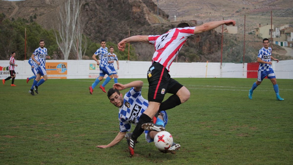 El Tamarit rompió su racha de partidos sin perder tras seis jornadas imbatido.