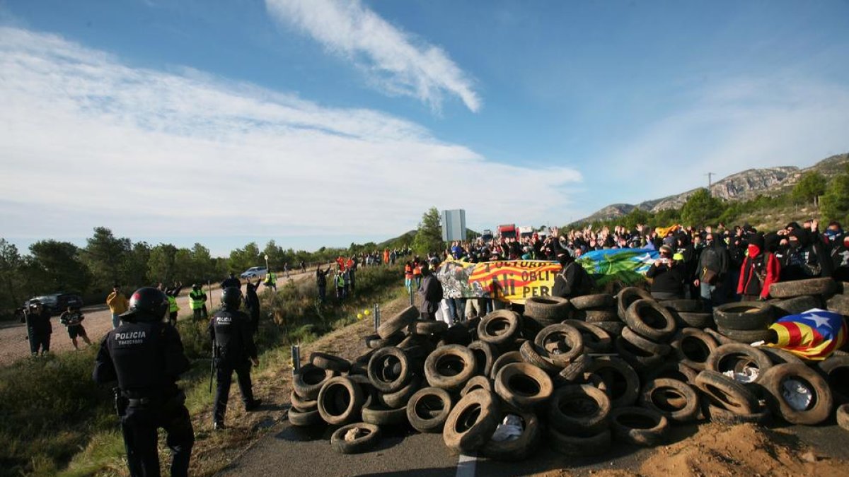 Un corte de la autopista por los CDR.