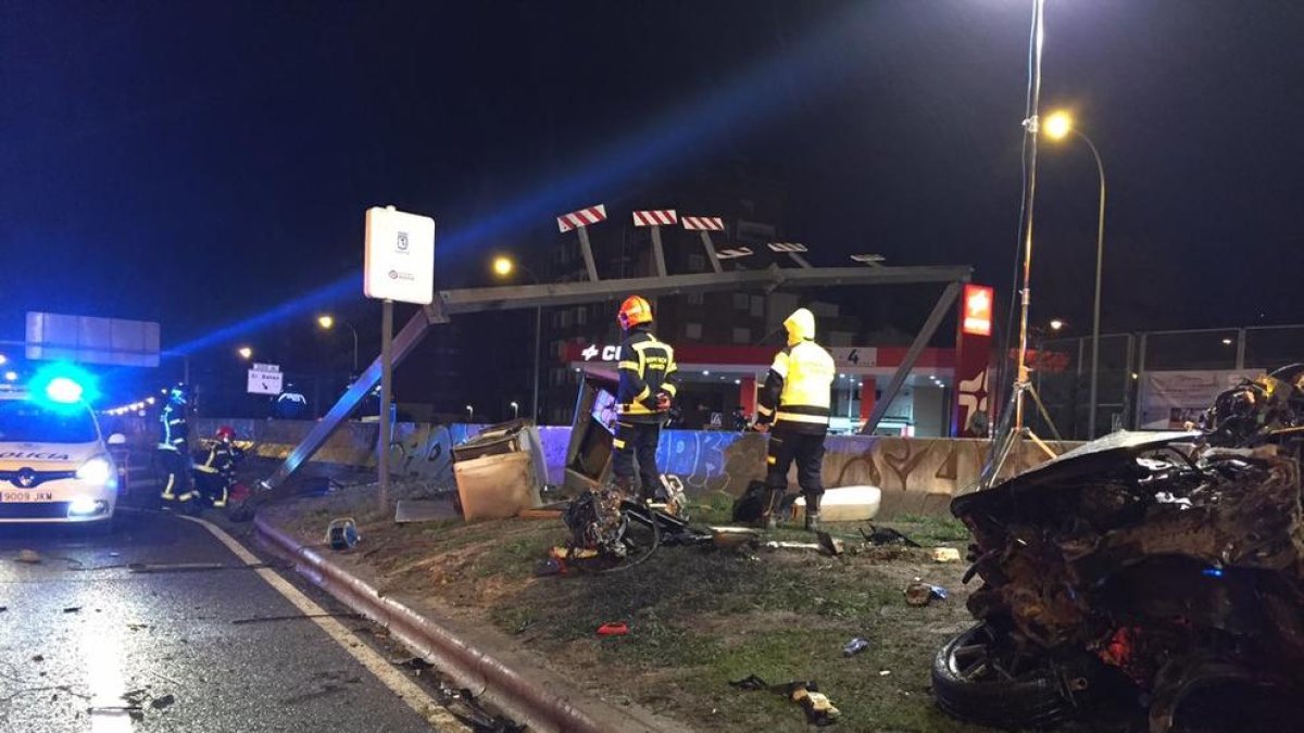 Cuatro jóvenes muertos en dos accidentes de coche en Madrid y Valencia