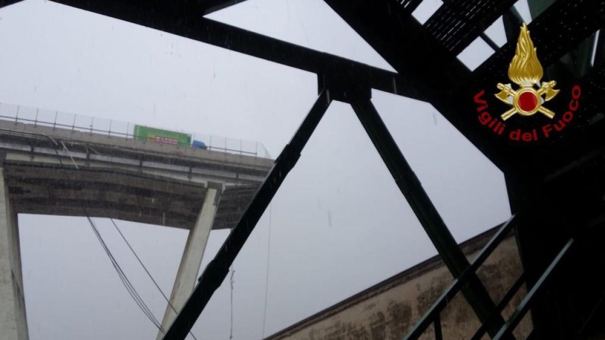 Se desploma el puente de una autopista en Génova