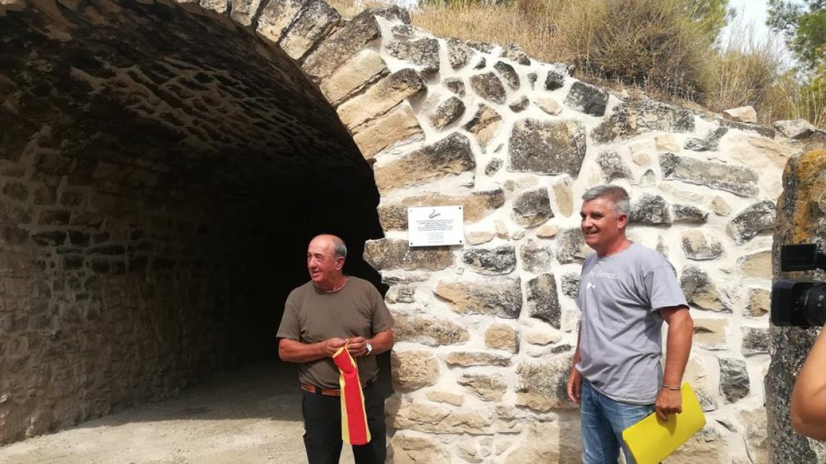 L’acte central de la trobada va ser la inauguració d’una placa en honor a Moyà al tossal de la Pleta.