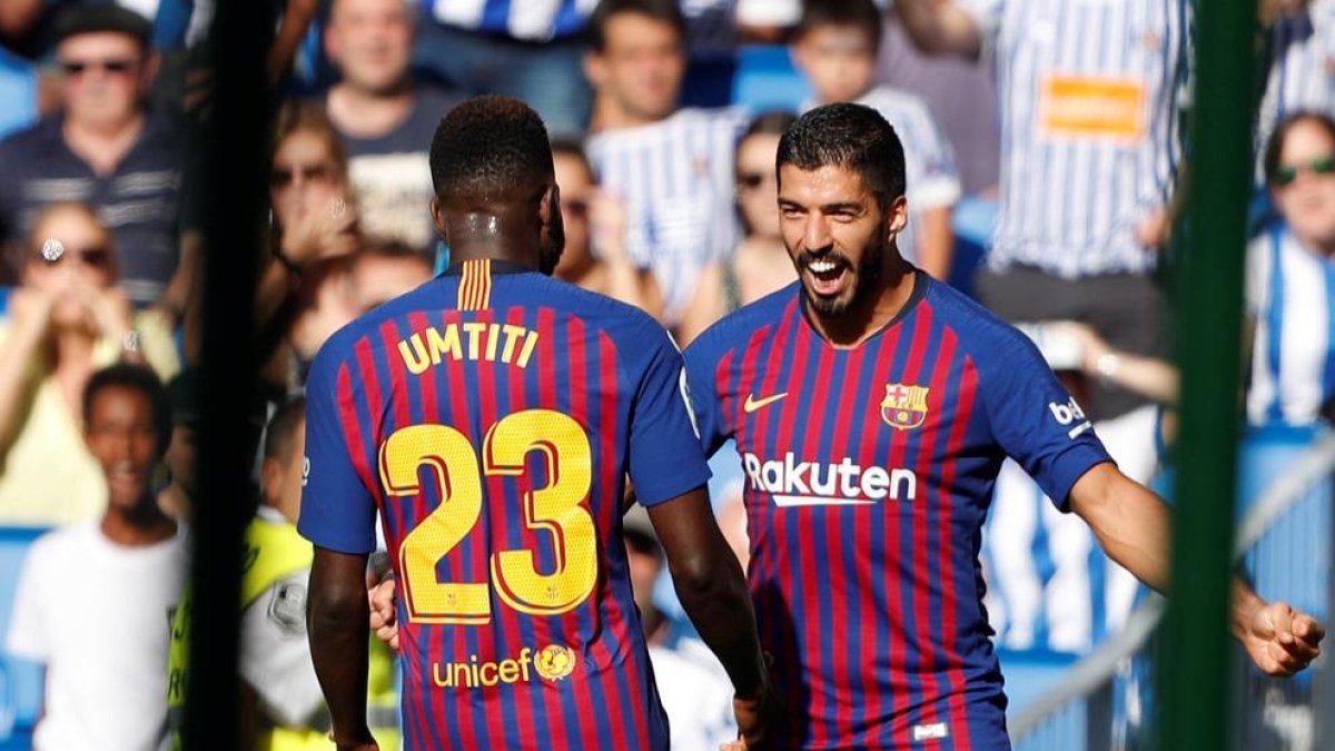 Luis Suárez celebra amb Umtiti el gol de l’empat dels blaugranes.