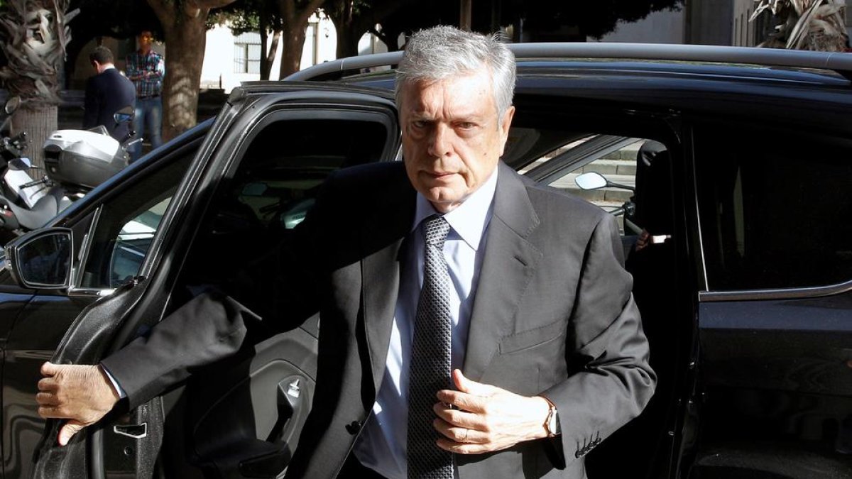 L’expresident de la CAM Modesto Crespo arriba a l’Audiència Provincial d’Alacant.