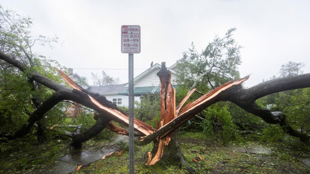 Imágenes del estado de las calles y avenidas en poblaciones de Carolina del Norte, tras el paso del huracán Florence.