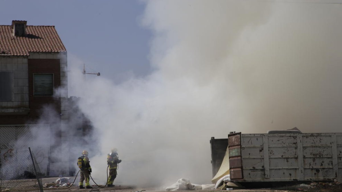 Alarma per un incendi a l'abocador de Pardinyes