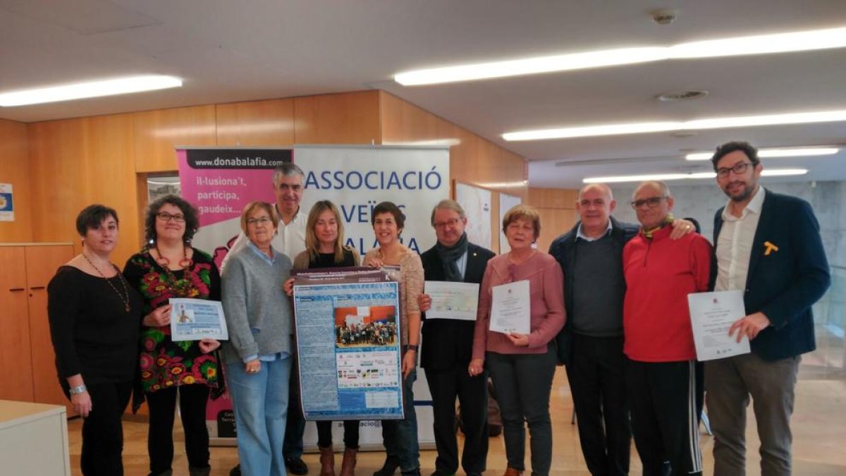 Organizadores y autoridades ayer durante la presentación.