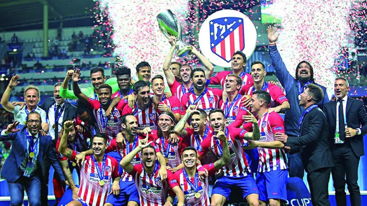 Diego Costa celebra el primer dels seus dos gols per a l’Atlético de Madrid a la Supercopa.