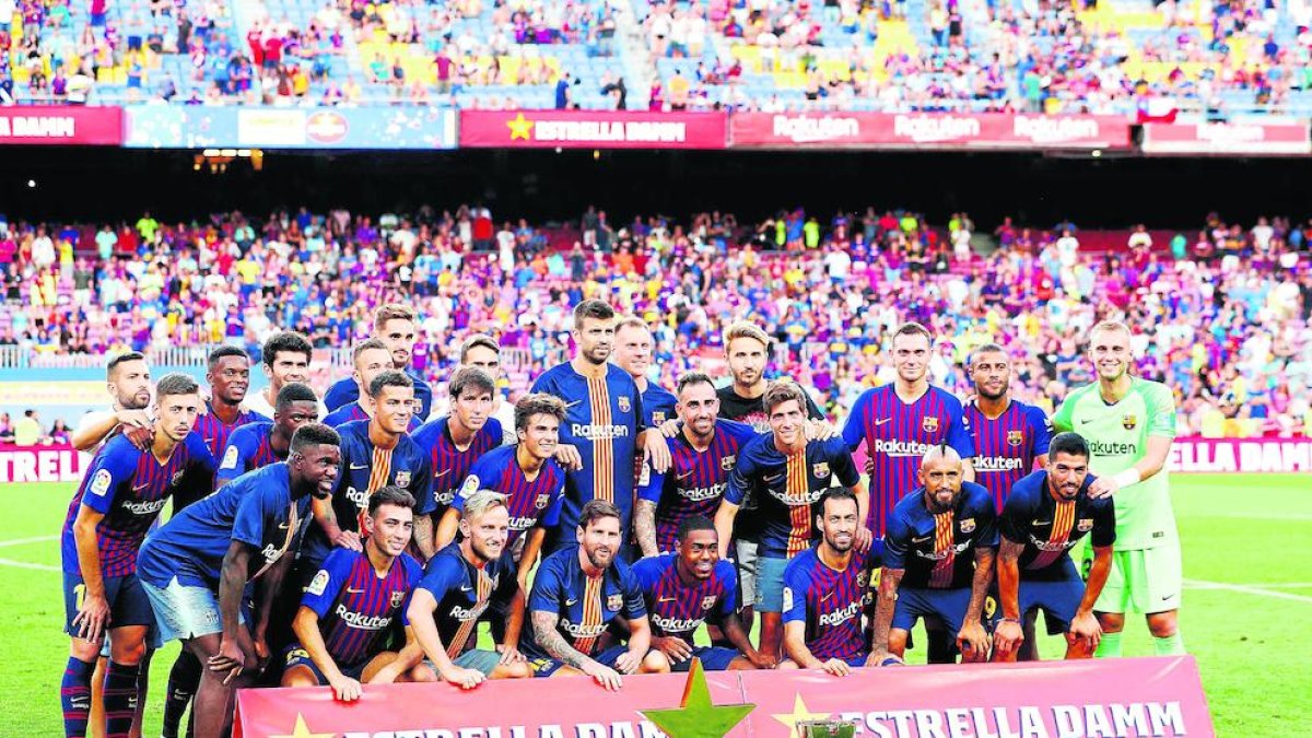 Malcom, Vidal, Arthur i Lenglet, al costat d’Abidal, al congrés.