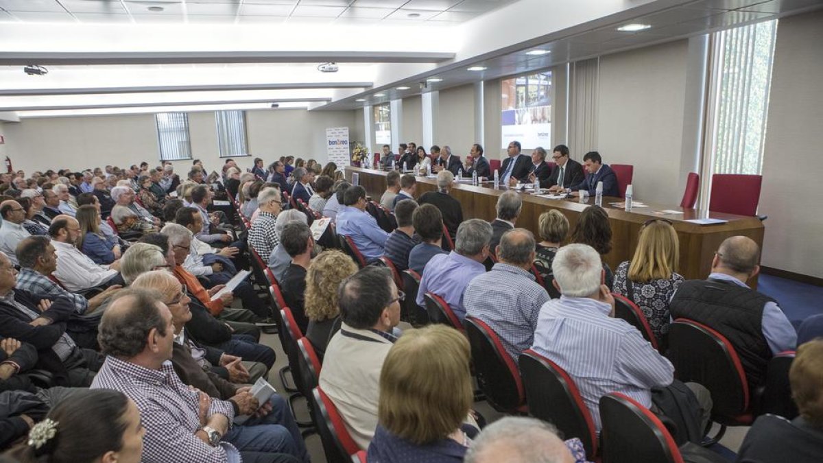 Reunió ahir de la junta general d’accionistes, a la qual van assistir 372 representants.
