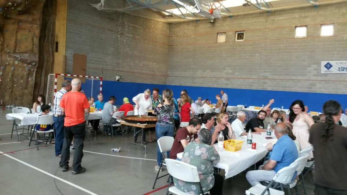 Imagen de la comida popular que se celebró ayer en El Pont.