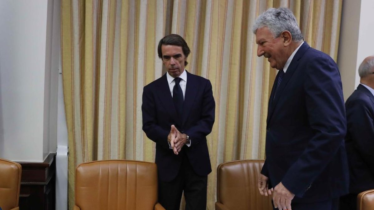 L'expresident del Govern José María Aznar ha tornat avui al Congrés, catorze anys després d'abandonar l'Executiu, per comparèixer davant de la Comissió d'Investigació sobre el finançament del PP.