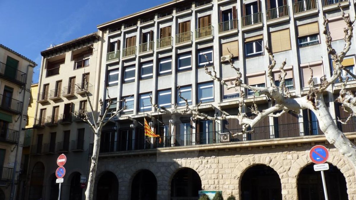 La fachada del ayuntamiento de Balaguer