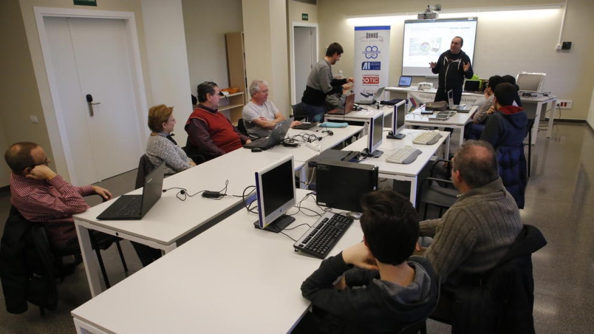 Algunos participantes de la jornada de ayer, organizada por GDG Lleida.