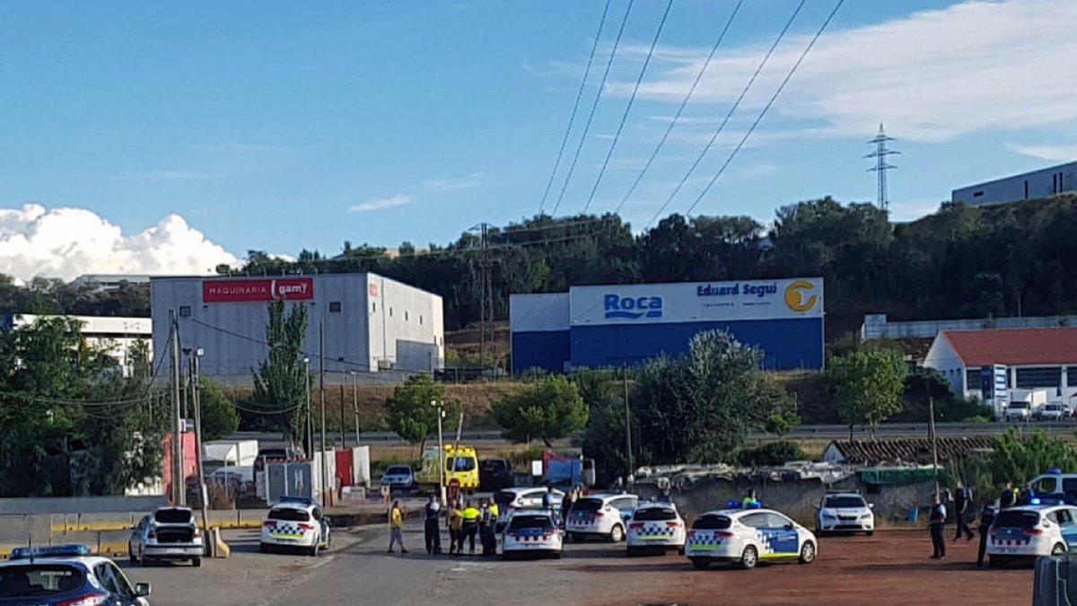 Imatge d’un aldarull en el qual Mossos i Urbana van desplegar un ampli dispositiu.