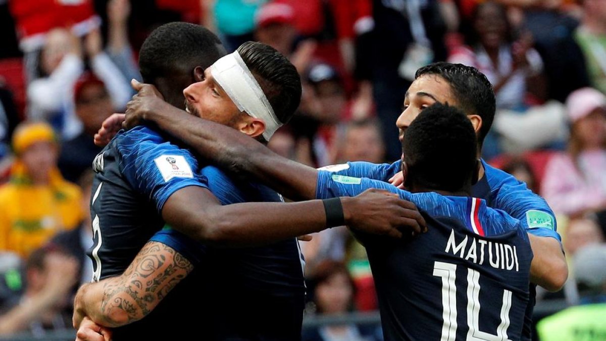 Los jugadores de la selección francesa celebran el segundo gol.