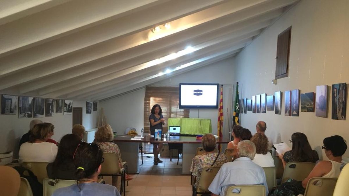 Taller de cuentos para conectar con los niños en el Festival de Tiurana 