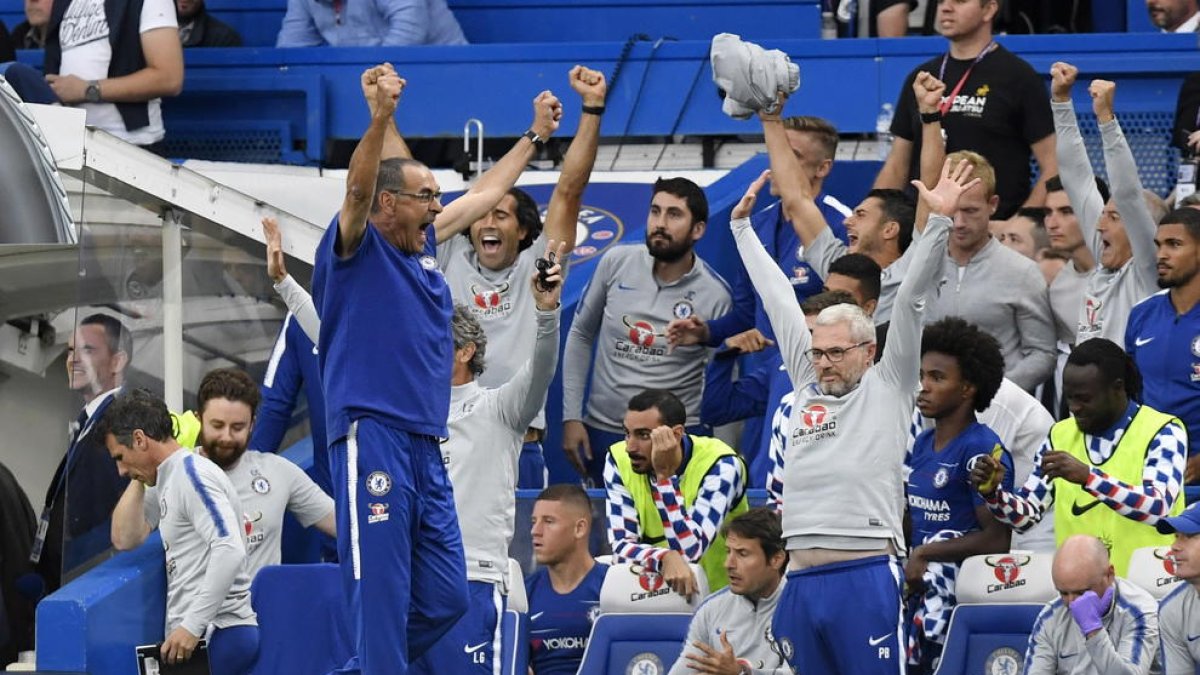 Marcos Alonso salva el triunfo del Chelsea