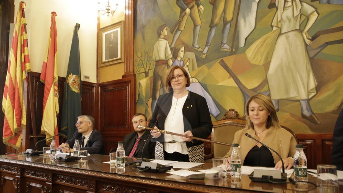 Rosa Maria Perelló, después de ser escogida como nueva presidenta de la Diputación de Lleida.