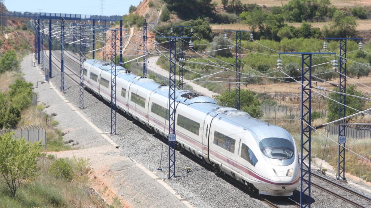 Las Cámaras de Comercio de Catalunya piden que el EVA tenga parada en Lleida y Girona