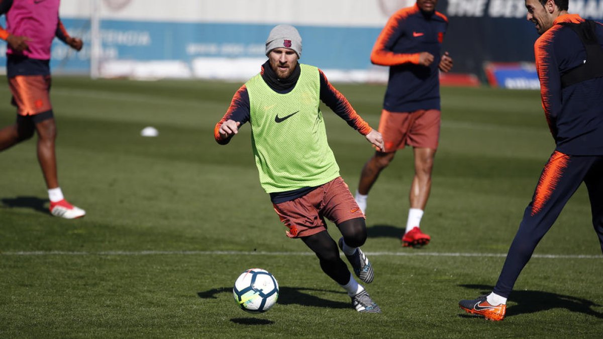 Leo Messi durante el entrenamiento del FC Barcelona previo al partido de mañana ante el Eibar.