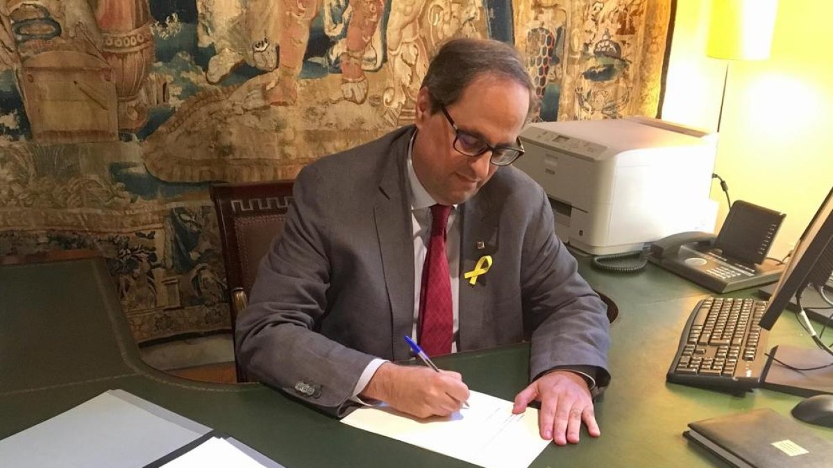 Quim Torra signana el nomenament de consellers.