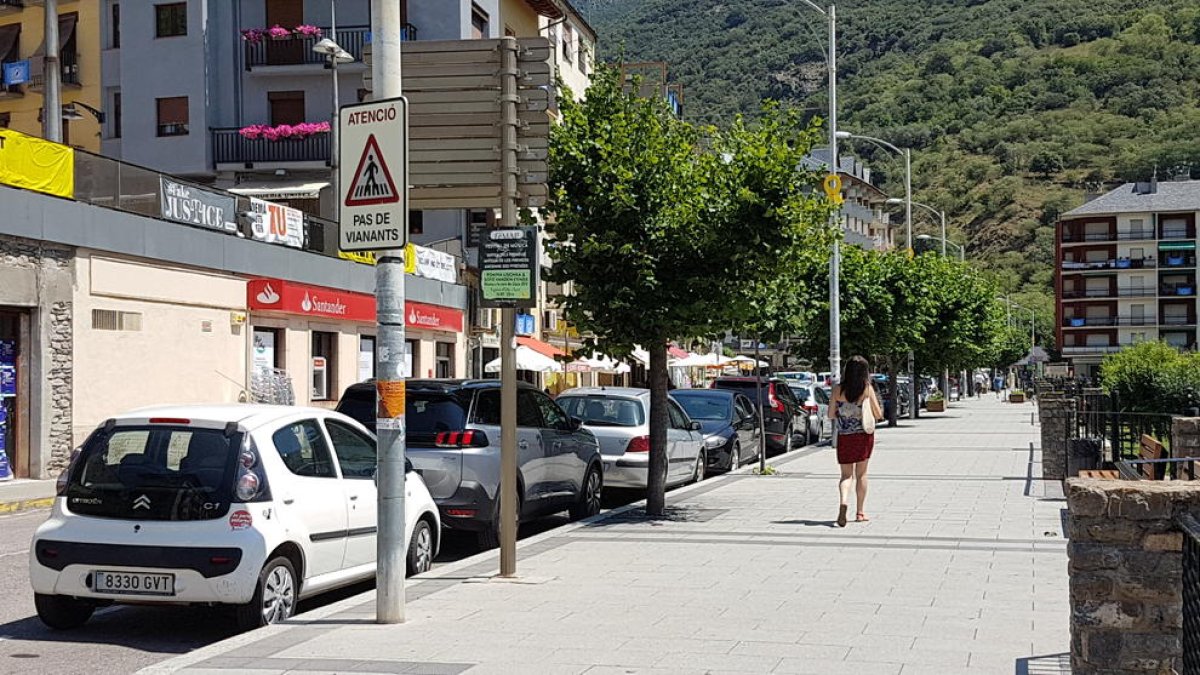 Imagen de la avenida Comtes de Pallars de Sort, donde no funcionan los mandos de algunos vehículos. 