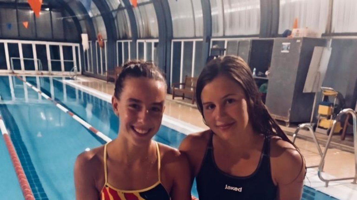 Dos nadadoras del Balaguer, con la FCN