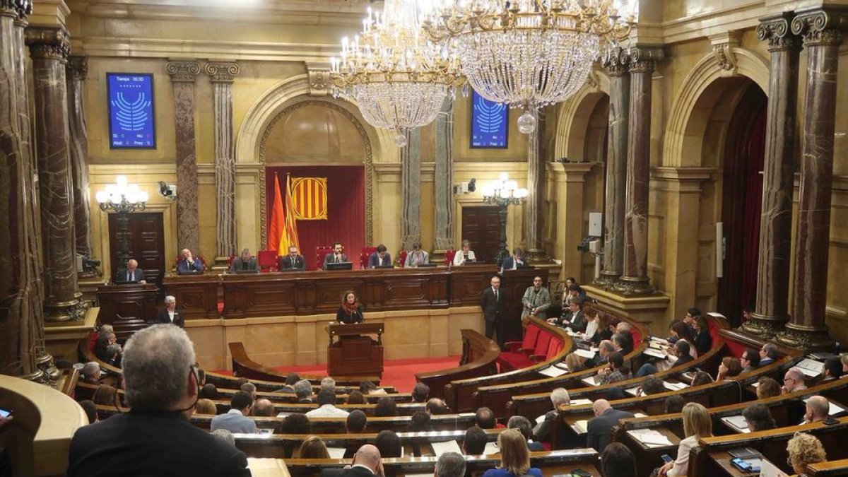 El Parlament reconoce el derecho de Puigdemont, Sànchez y Turull a ser investidos