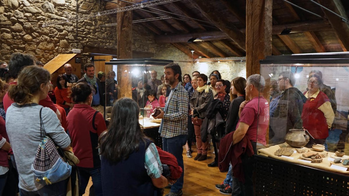 Unas 85 personas asistieron a la inauguración de la muestra en el Ecomuseu de Les Valls d’Àneu. 