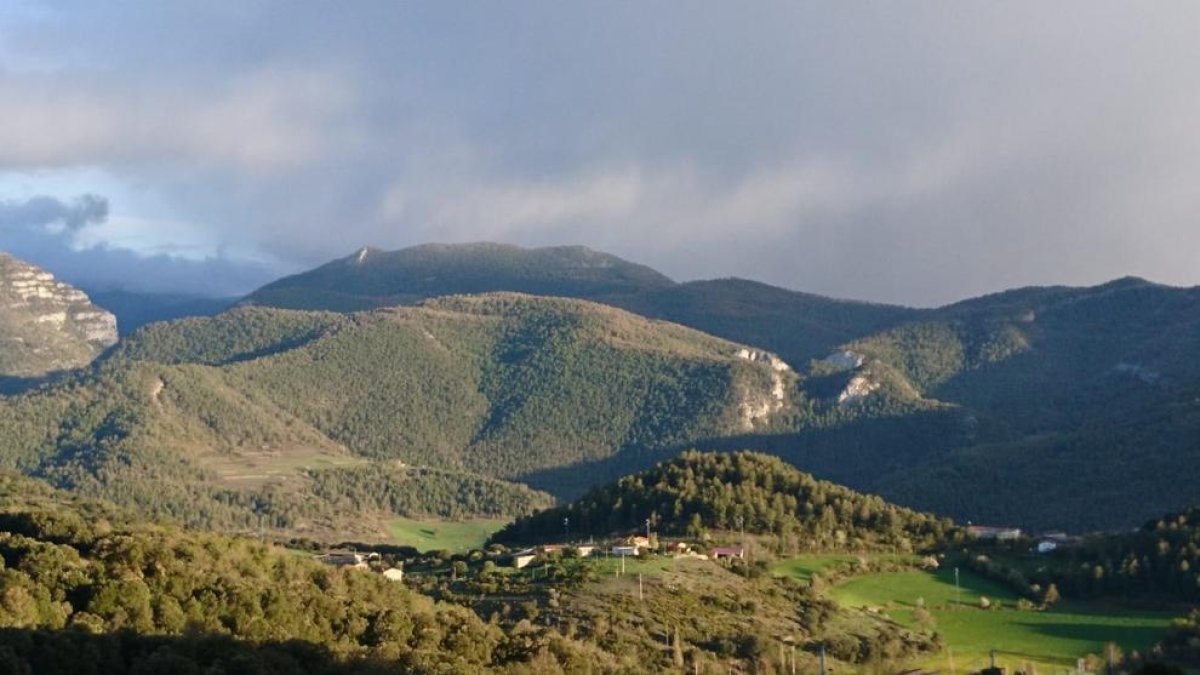 Vista área de Montant de Tost, núcleo de Ribera d’Urgellet.