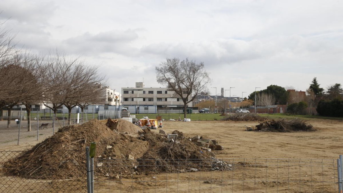 Imagen actual de las obras en la calle Victòria Kent.