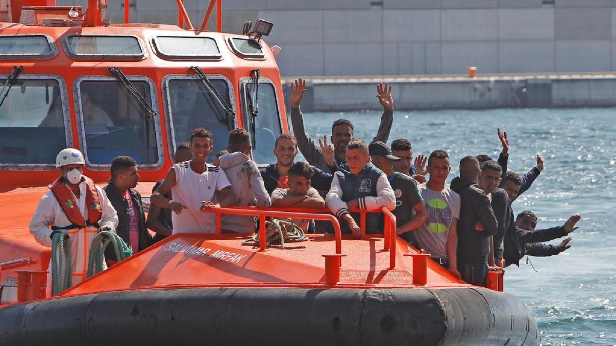 Arribada de 21 immigrants al port d’Alacant.