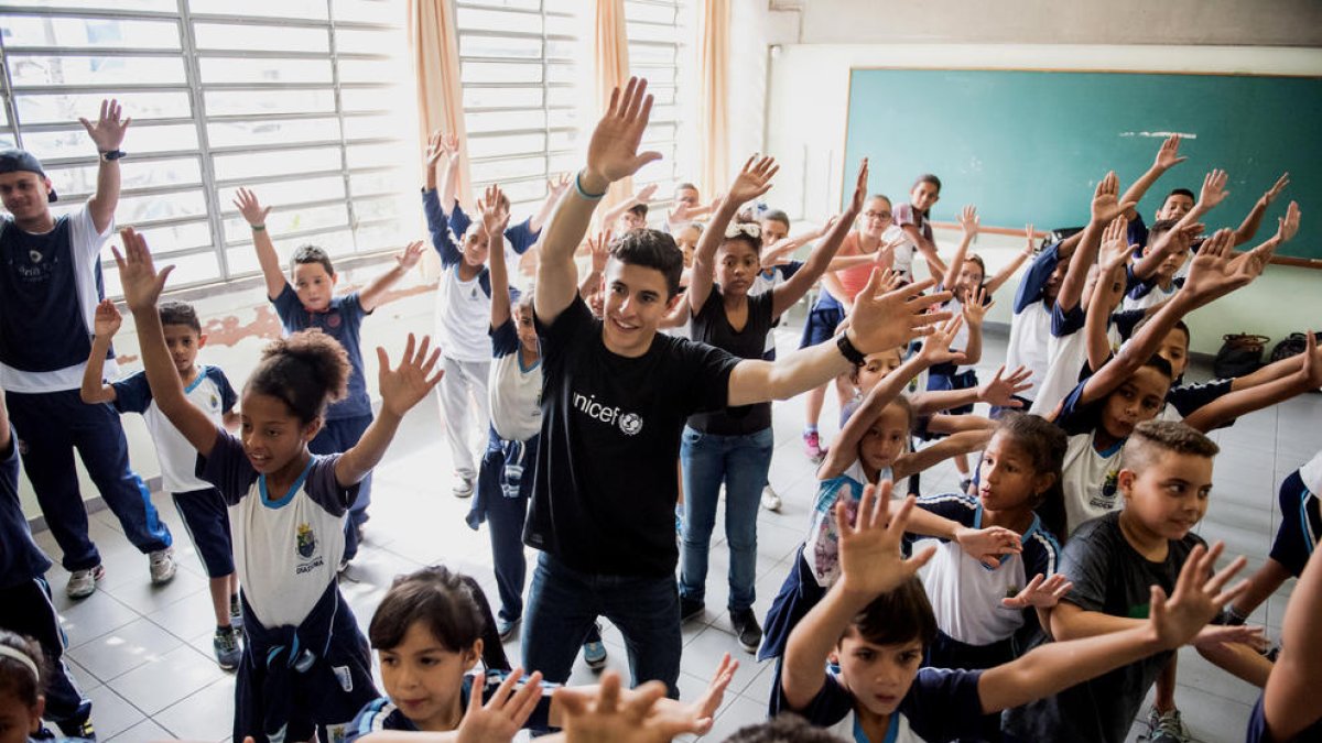 Marc Màrquez participó en varias actividades con alumnos de una escuela de Sao Paulo.