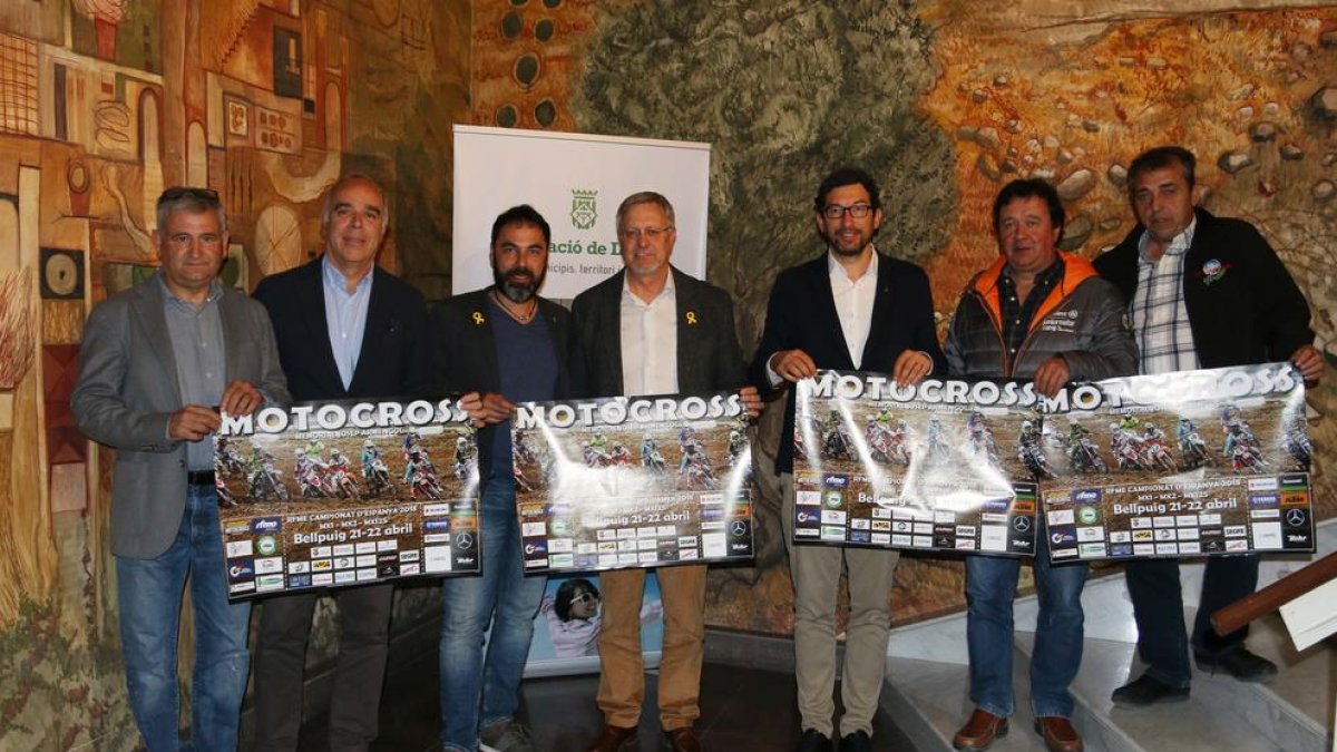 La organización del Motocross de Bellpuig y Memorial Josep Armengol durante su presentación en la Diputación.