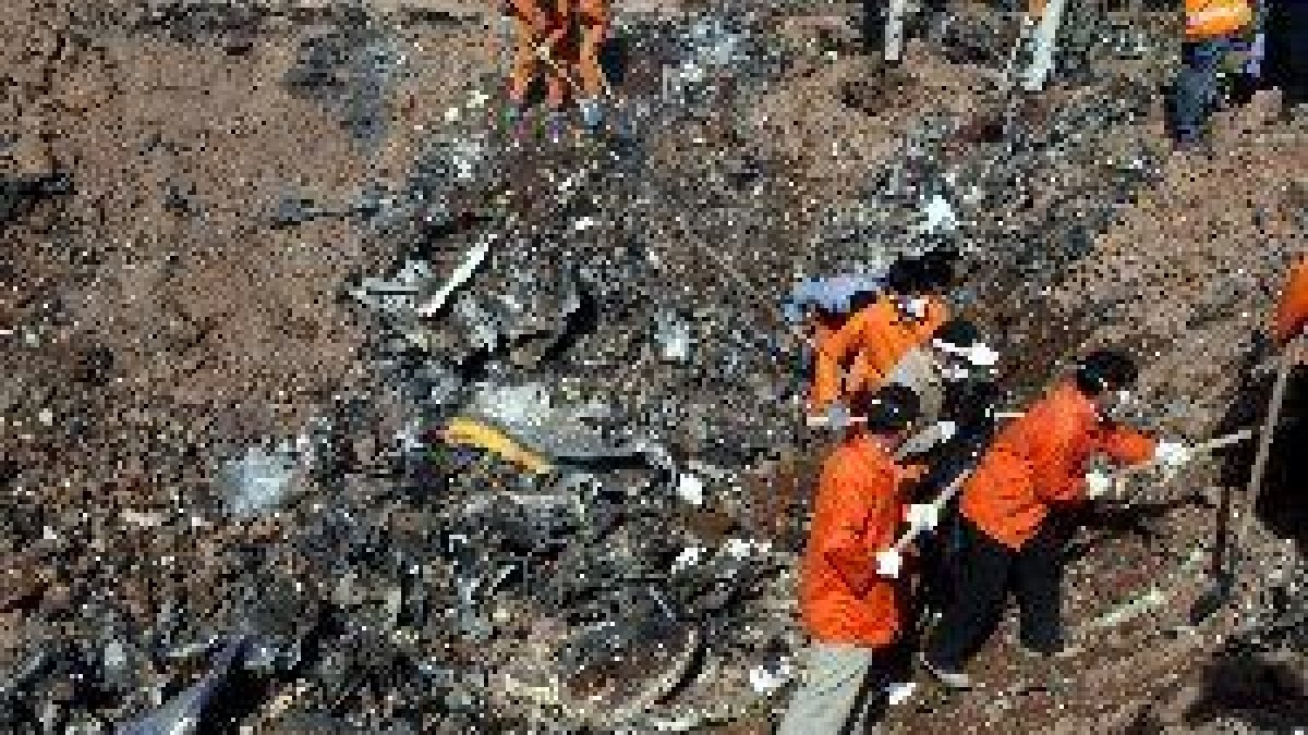 Se estrella un avión con unos 60 pasajeros a bordo en Irán