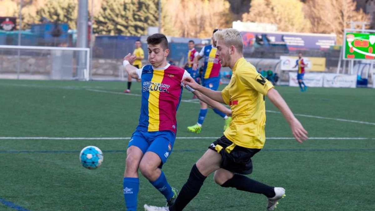 Una jugada del partit entre l’Andorra i el Mollerussa que es va disputar fa poc.