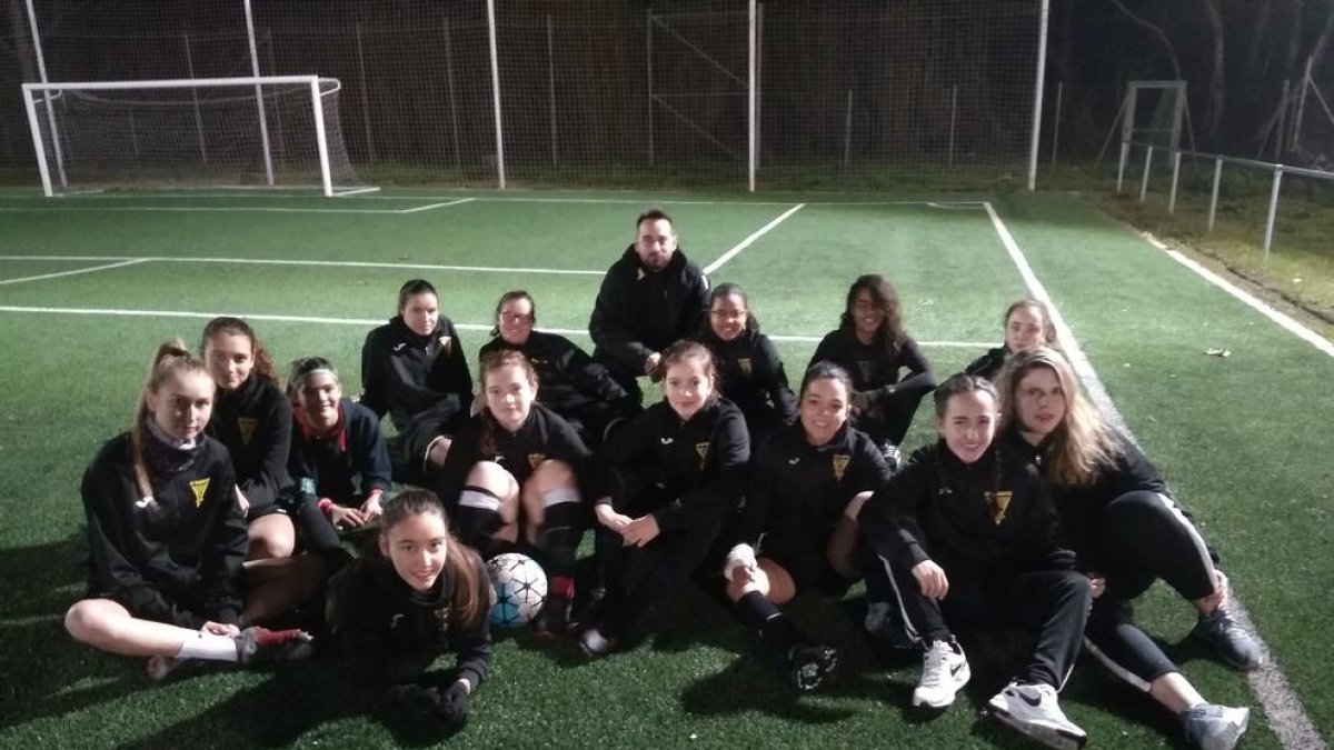 Equipo Femenino Sub’18 del FC Pardinyes, uno de los seis con que cuenta la entidad esta temporada.