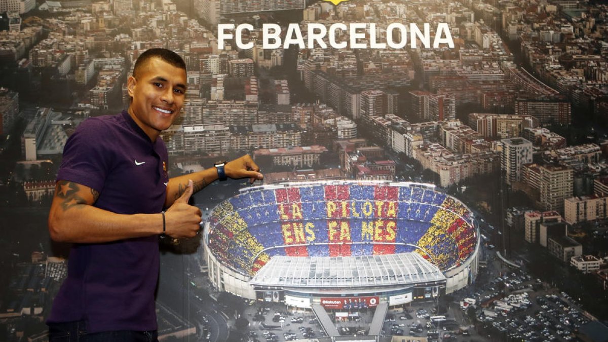 Jeison Murillo va passar ahir la revisió mèdica i va visitar les instal·lacions del Camp Nou.