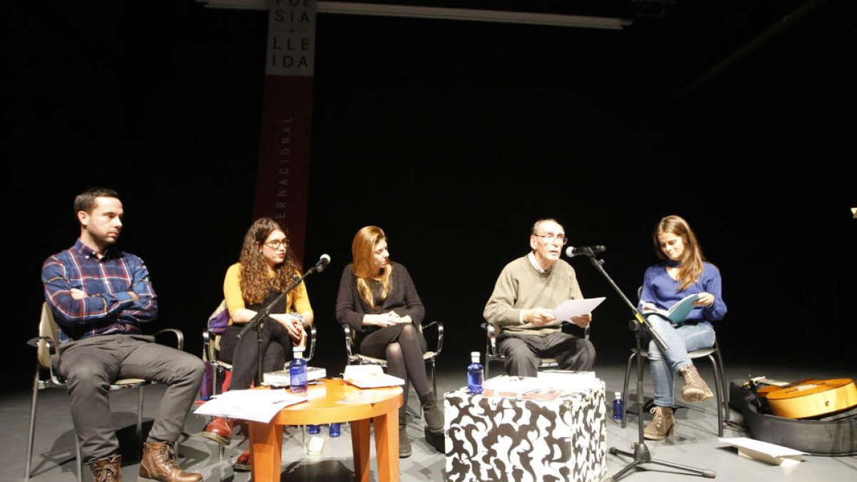 Debat a l’Escorxador amb Gonzalo Hermo, Maria Isern, Miriam Reyes, Jordi Pàmias i Meritxell Gené.