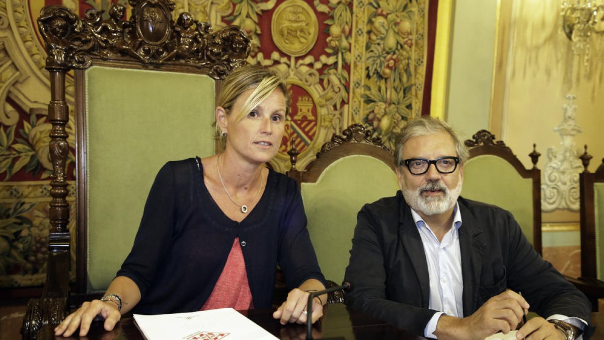Mínguez y Larrosa, en el pleno del pasado día 14 en el que se aceptó la renuncia de Ros.